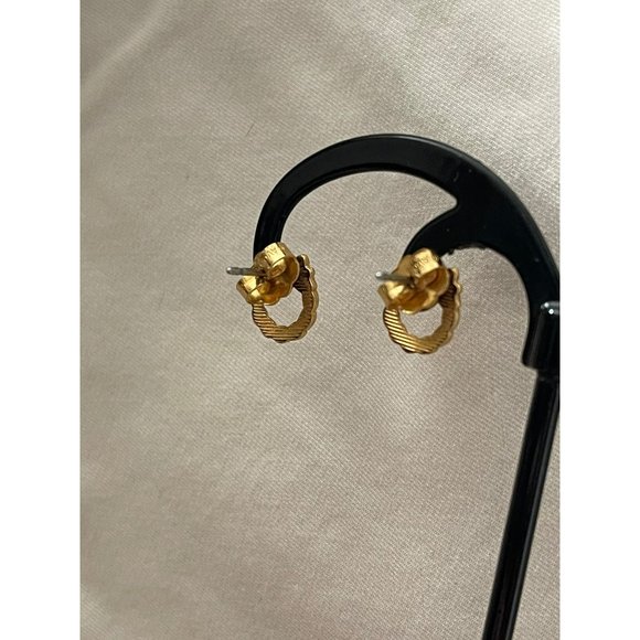 Vintage Gold Tone Wreath Earrings - Picture 6 of 9